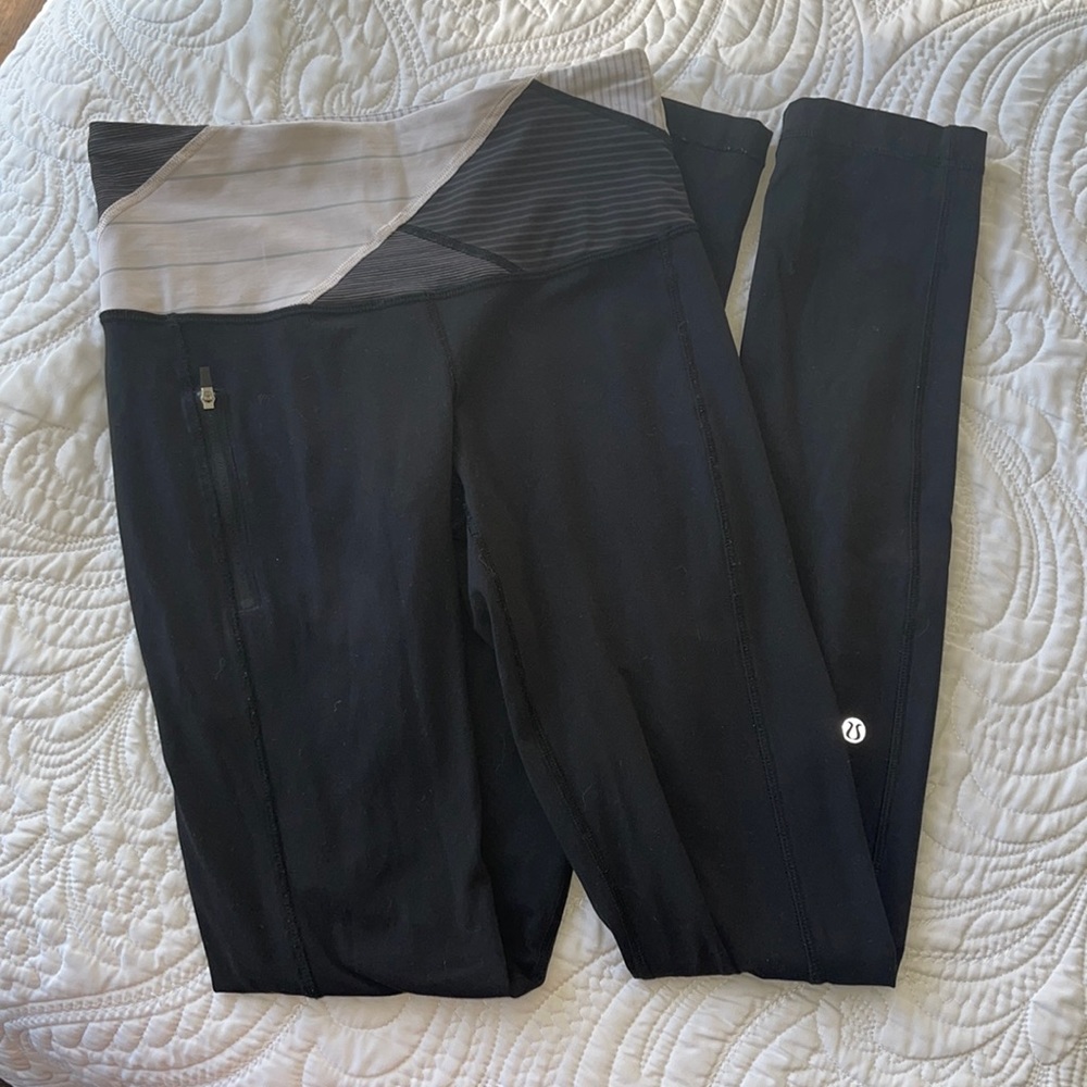 Black high waist size 4 long lululemon leggings that hold you in ALL day!